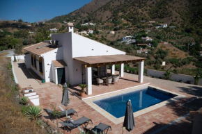 Casa Calmante - Stunning 3-bedroom Villa with Private Pool